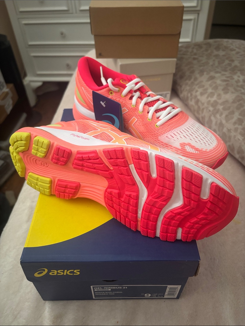 ASICS - Picture 3 of 5